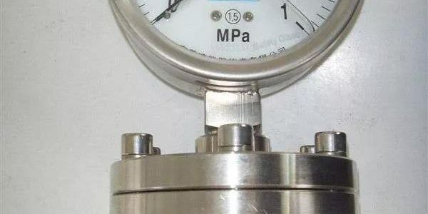 在氣力輸送系統(tǒng)中，壓力表與管道安裝有哪些注意點